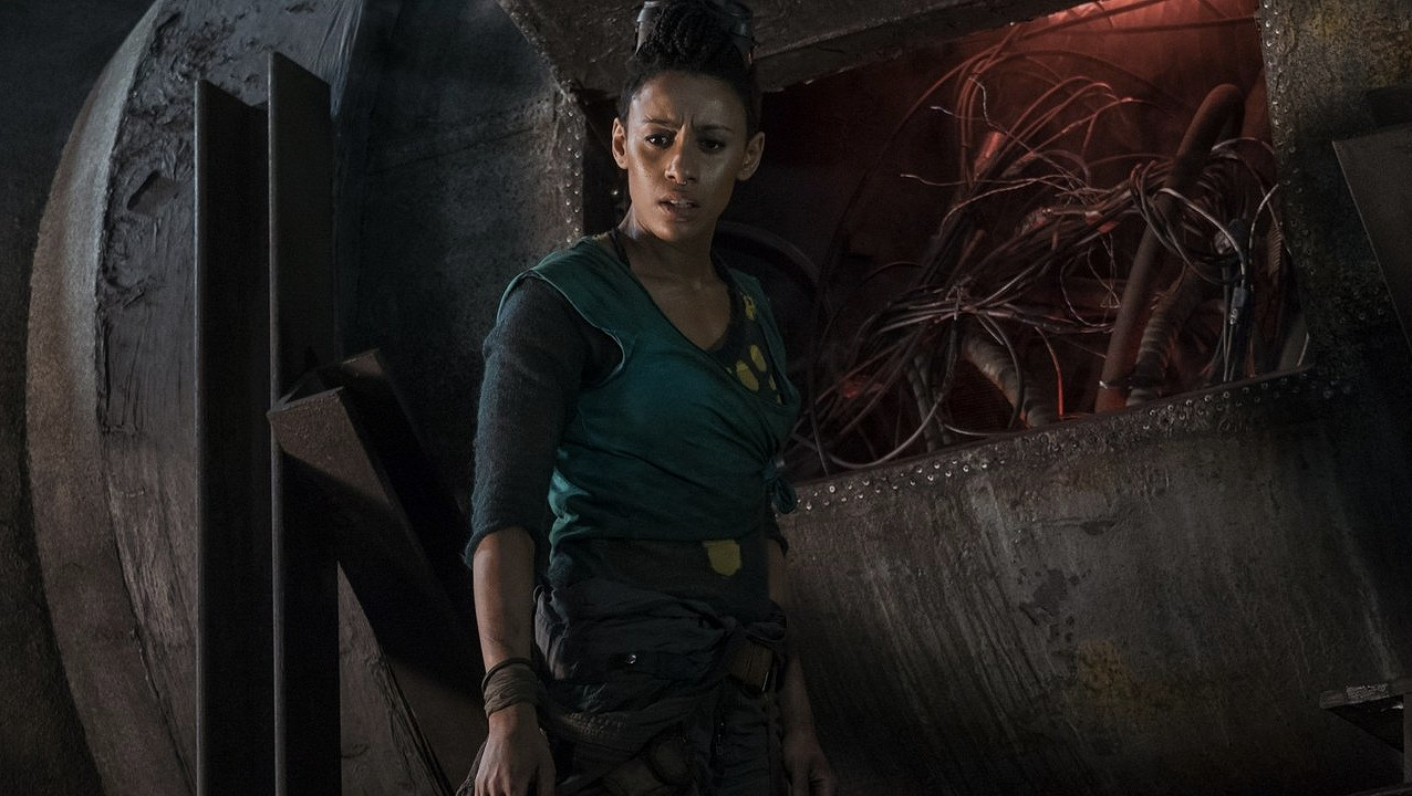 เมื่อนาซีเจอไดโนเสาร์! 'Iron Sky 2' หนังบ้าไซไฟที่กล้าบ้าพอจะพาคุณไปโลกกลวง